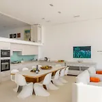 Villa Seafront Alemar *