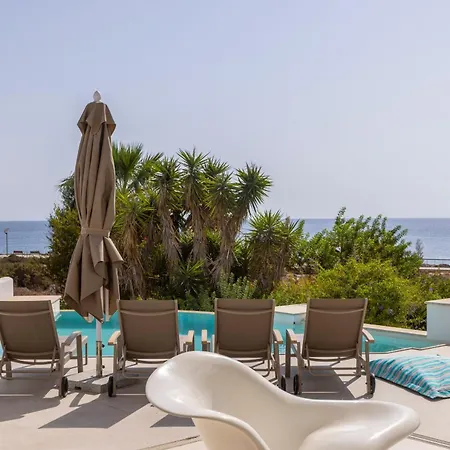 Villa Seafront Alemar *