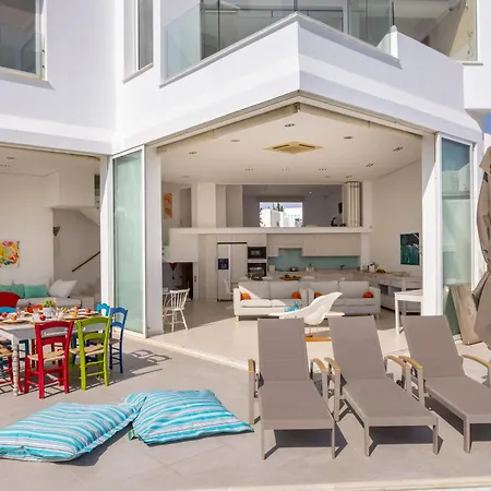 Villa Seafront Alemar