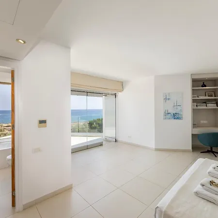 Villa Seafront Alemar *