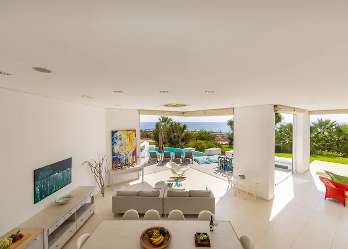 Villa Seafront Alemar