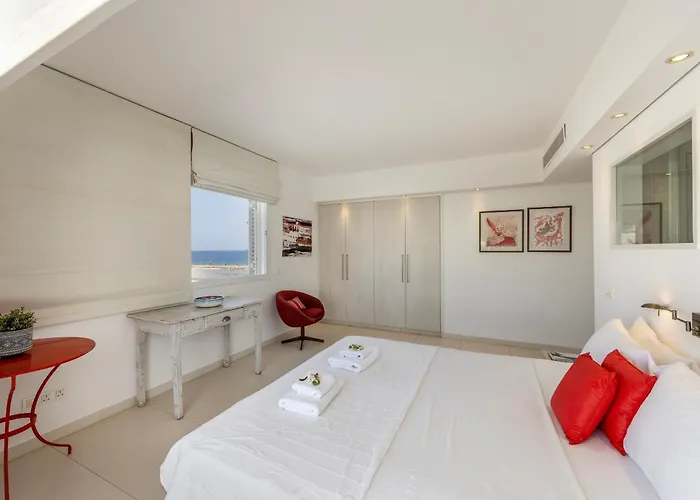 Seafront Alemar Villa Protarász