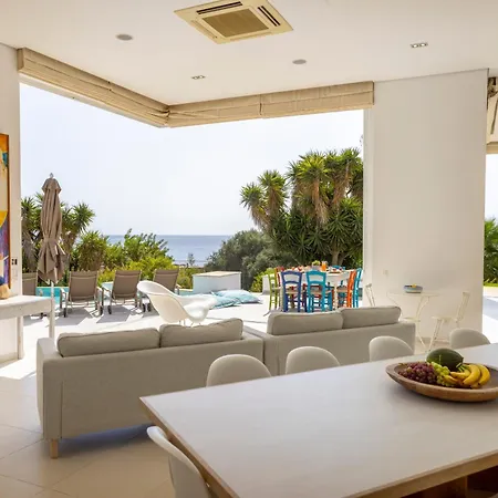 Villa Seafront Alemar