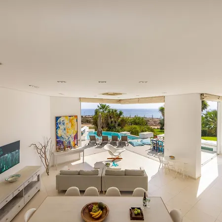 Villa Seafront Alemar