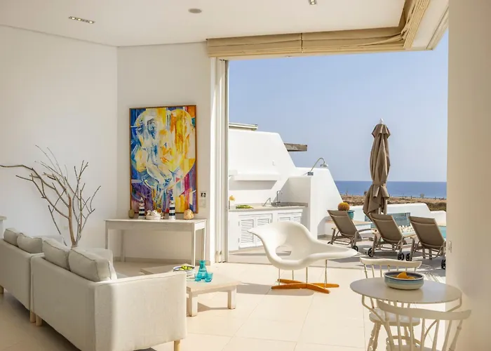 فيلة Seafront Alemar