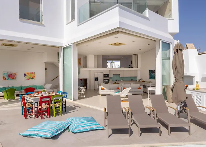 Villa Seafront Alemar