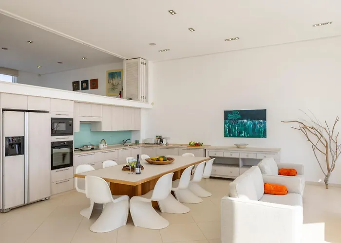 Villa Seafront Alemar *