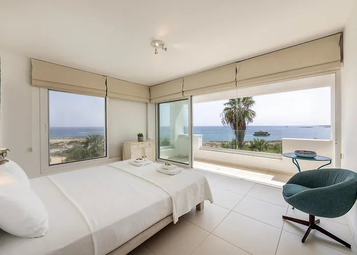 Seafront Alemar Villa *