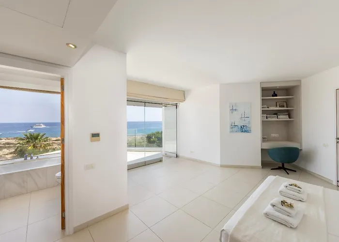 Villa Seafront Alemar *