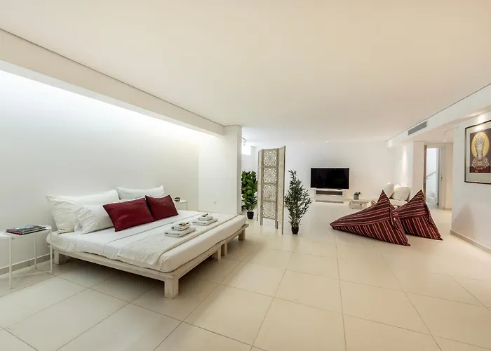 Seafront Alemar Villa